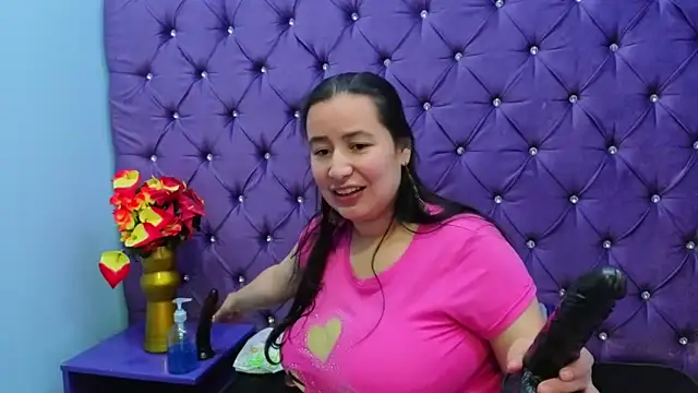 Snapshot of NaomyPrinces chatting on October 6, 2025, 2:25 pm NaomyPrinces online show from October 6, 2025, 2:25 pm