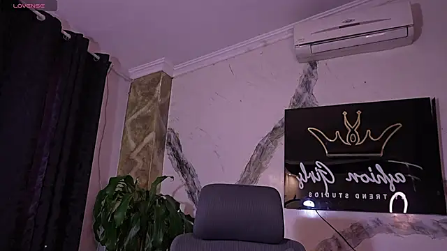 Snapshot of Melany_Luv chatting on March 7, 2026, 10:56 am Melany Luv online show from March 7, 2026, 10:56 am