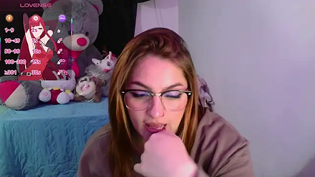 Snapshot of lucycherry__ chatting on November 24, 2025, 11:59 pm lucycherry online show from November 24, 2025, 11:59 pm