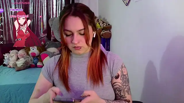 Snapshot of lucycherry__ chatting on December 4, 2025, 5:54 pm lucycherry online show from December 4, 2025, 5:54 pm