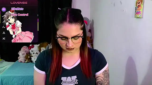 Snapshot of lucycherry__ chatting on February 13, 2026, 5:03 am lucycherry online show from February 13, 2026, 5:03 am