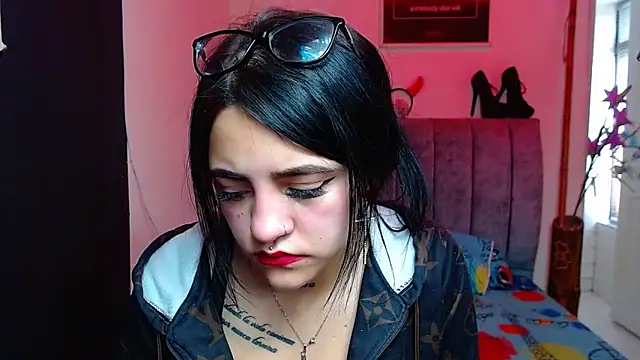 Violettasquirt online show from October 16, 2025, 1:34 pm