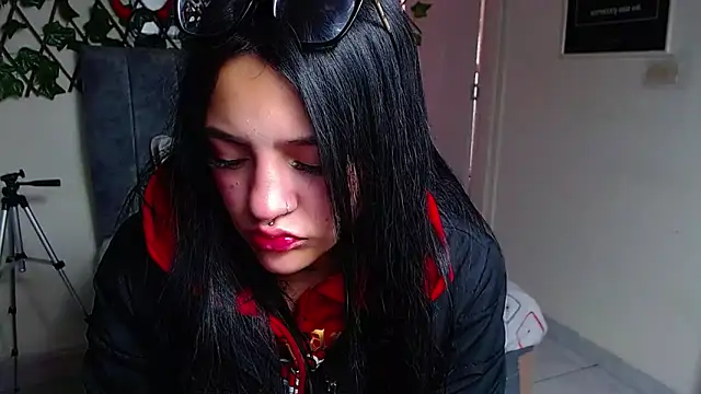 Snapshot of Violettasquirt chatting on June 11, 2026, 1:42 pm Violettasquirt online show from June 11, 2026, 1:42 pm