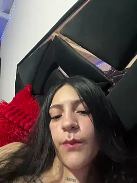 Snapshot of Violettasquirt chatting on June 15, 2026, 3:20 am Violettasquirt online show from June 15, 2026, 3:20 am