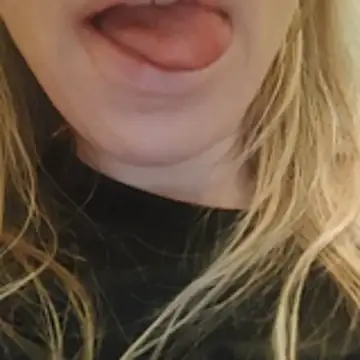 Linda 999 online show from November 16, 2025, 11:43 pm