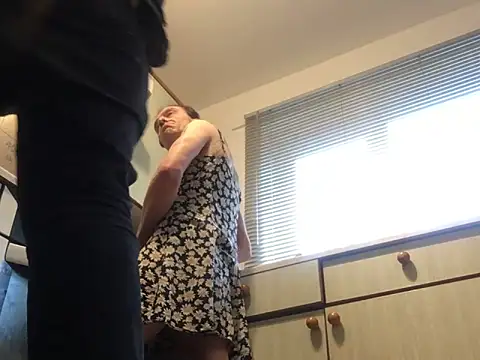 lolaisagoodtime online show from February 15, 2025, 9:38 am