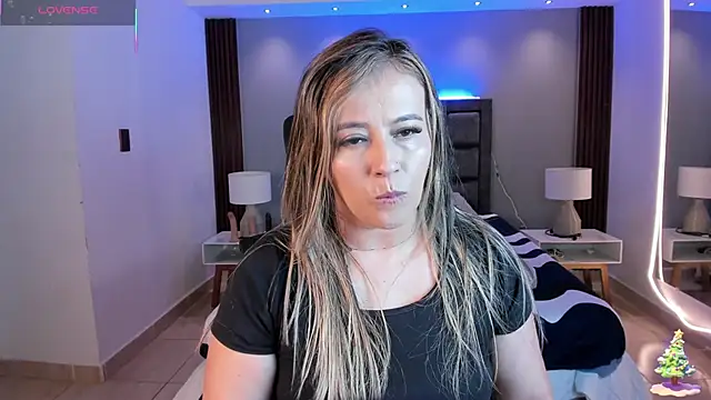 Snapshot of Susann_Ross chatting on December 18, 2025, 10:54 am Susann Ross online show from December 18, 2025, 10:54 am