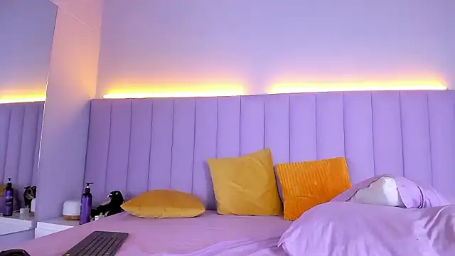 cute nahiabe online show from December 3, 2024, 6:26 am