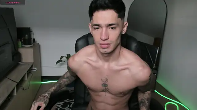 Snapshot of Damon__333 chatting on December 22, 2025, 9:12 pm Damon 333 online show from December 22, 2025, 9:12 pm