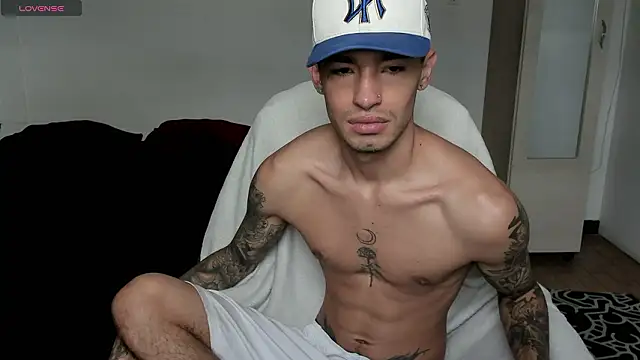 Snapshot of Damon__333 chatting on February 19, 2026, 4:14 pm Damon 333 online show from February 19, 2026, 4:14 pm