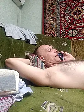 Pineapple04 online show from September 18, 2025, 3:03 pm