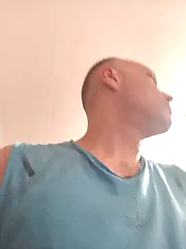 Pineapple04 online show from September 27, 2025, 7:52 pm