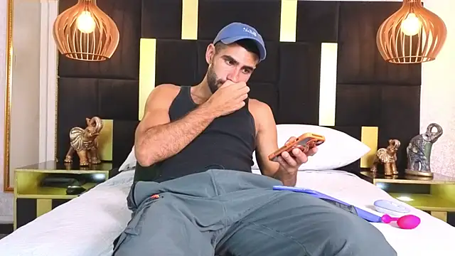 Ethan  Walker online show from November 19, 2025, 8:42 pm