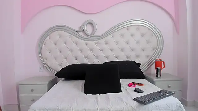 Ethan  Walker online show from December 18, 2025, 2:34 pm