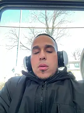 Snapshot of Maybe2Morrow chatting on March 3, 2025, 6:55 pm Maybe2Morrow online show from March 3, 2025, 6:55 pm