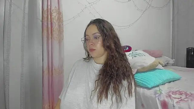 HARLEYNAPIER online show from June 11, 2026, 12:32 am