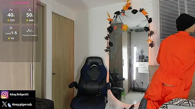 soyander03  online show from October 15, 2025, 9:53 am