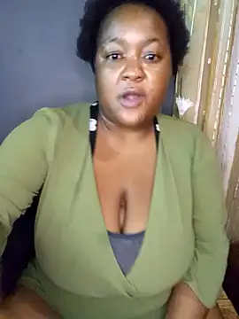 Snapshot of Missmoox24 chatting on February 6, 2026, 5:38 pm Missmoox24 online show from February 6, 2026, 5:38 pm