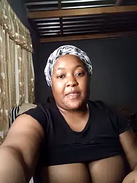 Snapshot of Missmoox24 chatting on February 10, 2026, 12:15 am Missmoox24 online show from February 10, 2026, 12:15 am