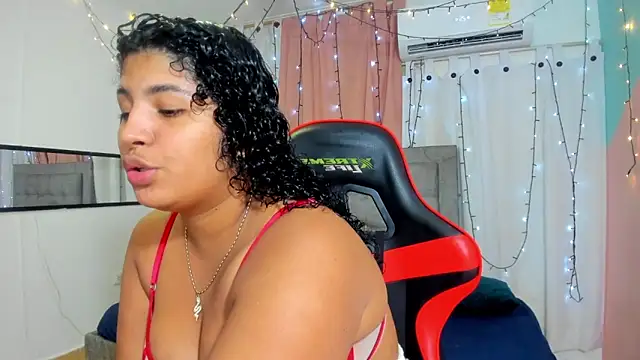 Snapshot of valentina_0_ chatting on February 6, 2025, 3:37 am valentina 0 online show from February 6, 2025, 3:37 am