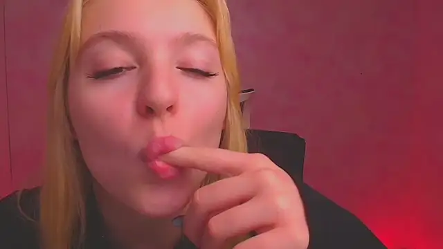 Snapshot of Milka_kiss_ chatting on January 6, 2025, 10:24 am Milka kiss online show from January 6, 2025, 10:24 am