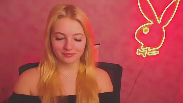Snapshot of Milka_kiss_ chatting on March 11, 2025, 6:53 am Milka kiss online show from March 11, 2025, 6:53 am