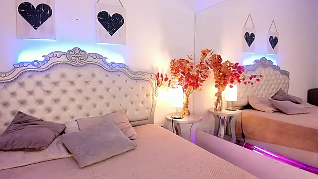 NiaColusi online show from October 22, 2025, 7:57 pm