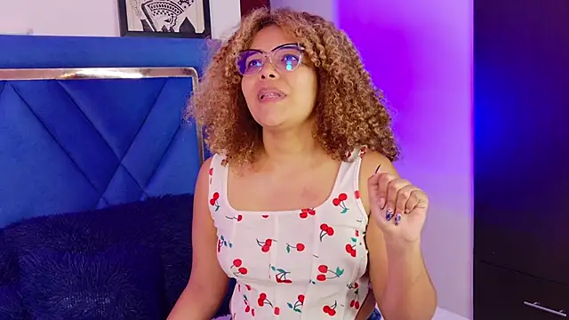 Snapshot of NiaColusi chatting on February 13, 2026, 2:46 pm NiaColusi online show from February 13, 2026, 2:46 pm