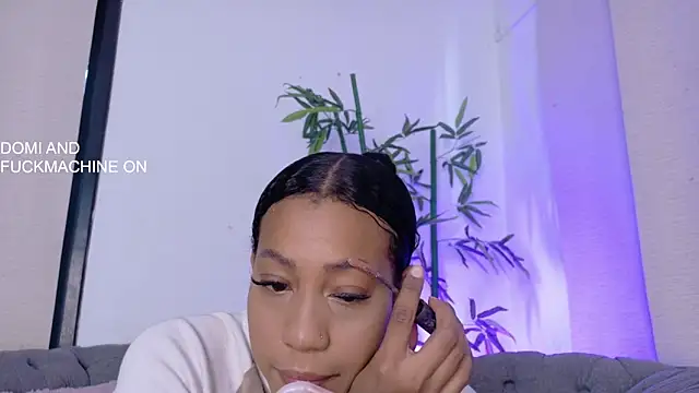 flavia cruz online show from December 18, 2025, 7:09 pm