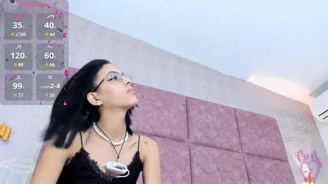 LilitRobins online show from December 11, 2024, 4:18 am
