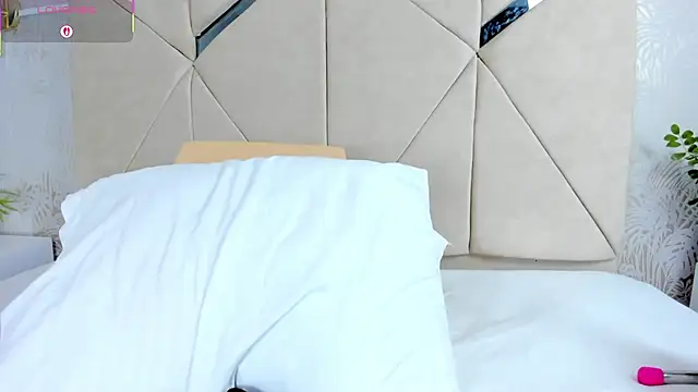 LilitRobins online show from October 15, 2025, 9:37 pm