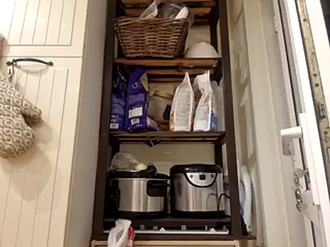 stavroun online show from November 9, 2025, 5:00 pm