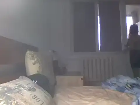 MaxWellas6 online show from November 17, 2025, 1:28 pm