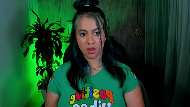 Snapshot of Xisu_ chatting on January 20, 2025, 6:21 am Xisu online show from January 20, 2025, 6:21 am