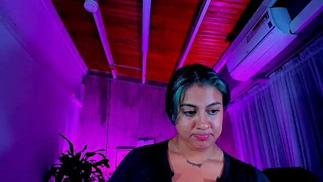 Snapshot of Xisu_ chatting on February 2, 2025, 3:43 am Xisu online show from February 2, 2025, 3:43 am