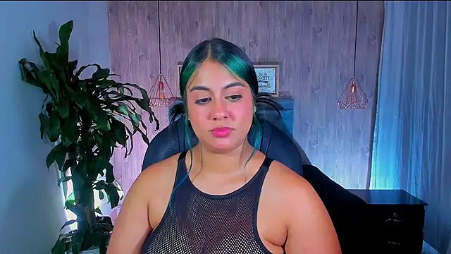 Snapshot of Xisu_ chatting on February 8, 2025, 6:43 am Xisu online show from February 8, 2025, 6:43 am