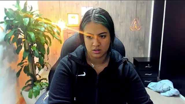 Snapshot of Xisu_ chatting on February 19, 2025, 3:50 am Xisu online show from February 19, 2025, 3:50 am