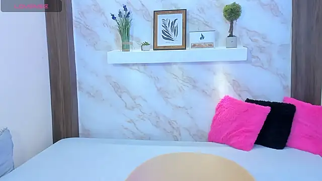 AmyBarton02 online show from December 14, 2025, 6:12 pm