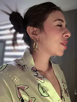 AmmyCollinsW online show from February 21, 2025, 10:15 pm