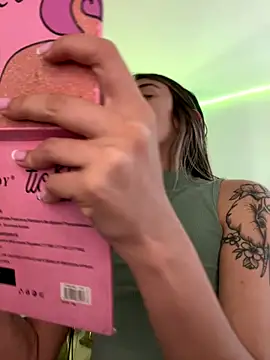 AmmyCollinsW online show from September 12, 2025, 7:14 pm