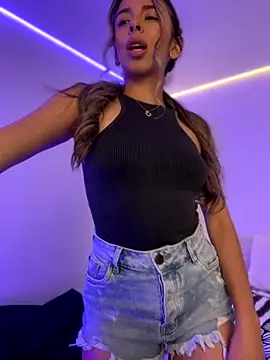 AmmyCollinsW online show from September 19, 2025, 8:42 pm