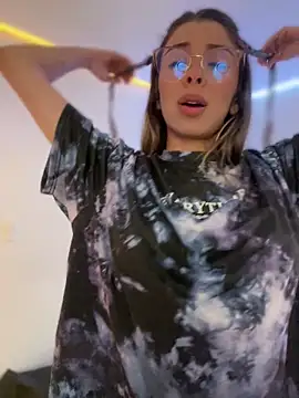 AmmyCollinsW online show from October 10, 2025, 8:52 pm