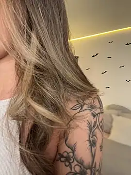 AmmyCollinsW online show from November 8, 2025, 8:07 pm