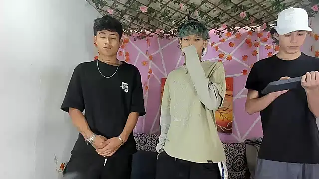 Fresahot2005 online show from November 28, 2025, 8:11 pm