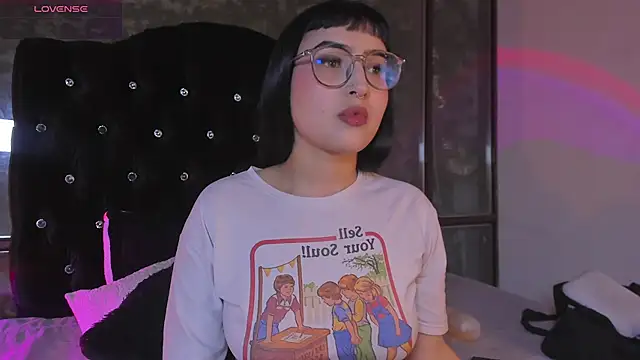 Snapshot of Cintya_Kros chatting on December 3, 2025, 5:22 pm Cintya Kros online show from December 3, 2025, 5:22 pm