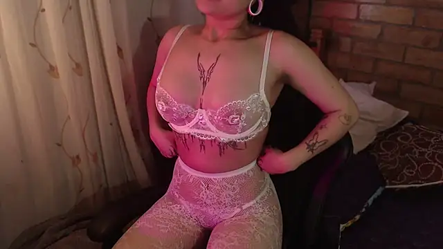 Snapshot of Cintya_Kros chatting on February 18, 2026, 10:06 pm Cintya Kros online show from February 18, 2026, 10:06 pm