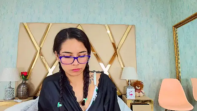 NicoleEsposito online show from February 25, 2025, 9:42 am