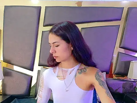 NicoleEsposito online show from September 22, 2025, 1:02 pm