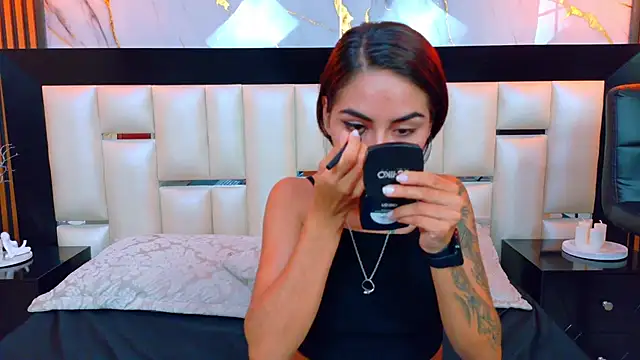 NicoleEsposito online show from October 14, 2025, 1:39 am