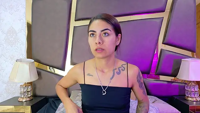 NicoleEsposito online show from October 20, 2025, 1:33 pm